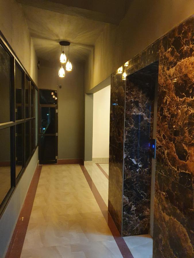 Отель Sri Lakshmi Palace A/C Suluru Экстерьер фото