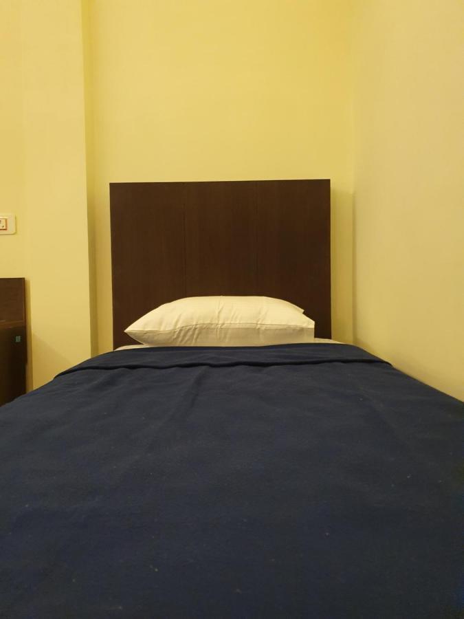 Отель Sri Lakshmi Palace A/C Suluru Экстерьер фото