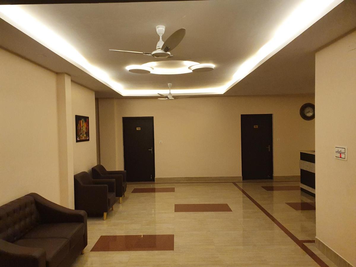 Отель Sri Lakshmi Palace A/C Suluru Экстерьер фото